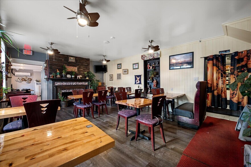 More Photos Of 207 N Kent St, Winchester General Retail For Sale