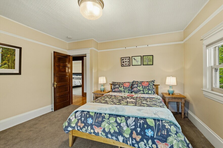 More Photos Of 340 NW 7th St, Corvallis Office Residential For Sale