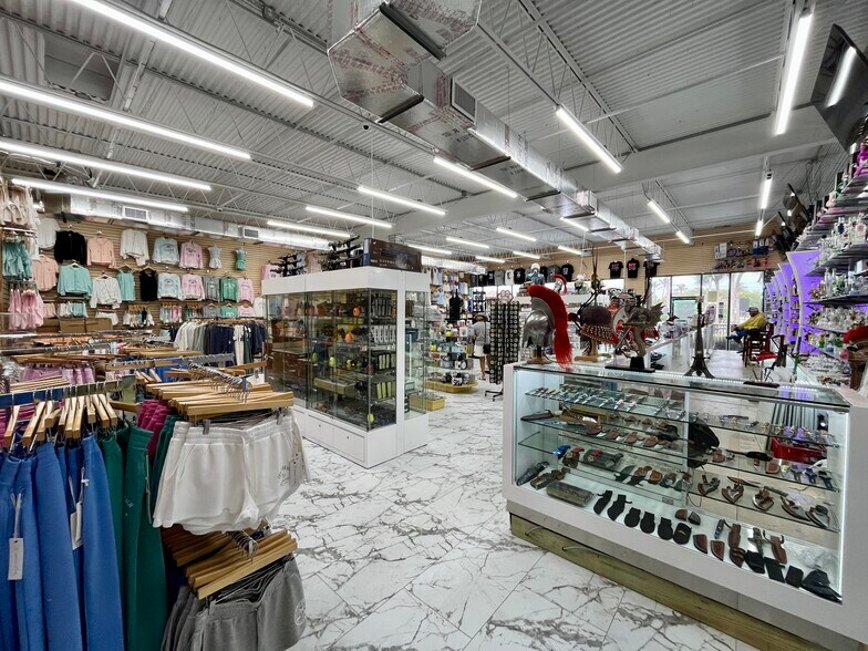 More Photos Of 4392 NE Ocean Blvd, Jensen Beach Storefront Retail Office For Lease