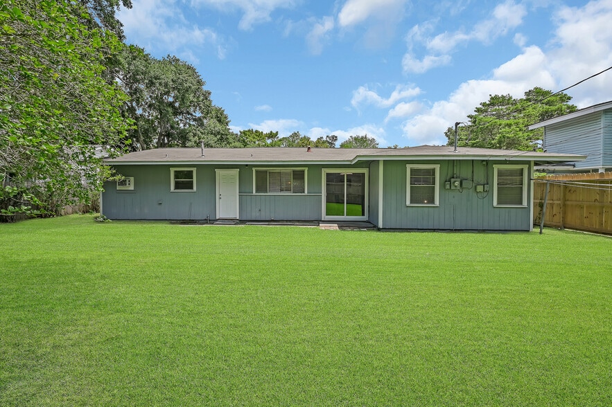 More Photos Of 5415 Carew St, Houston Specialty For Sale