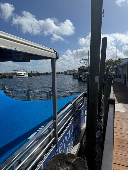 More Photos Of 776 Dodecanese Blvd, Tarpon Springs General Retail For Sale