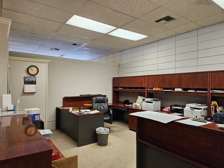 More Photos Of 345 W 18th St, Merced Storefront For Sale