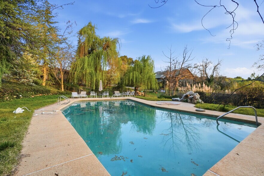 More Photos Of 21645 Parrotts Ferry Rd, Sonora Specialty For Sale