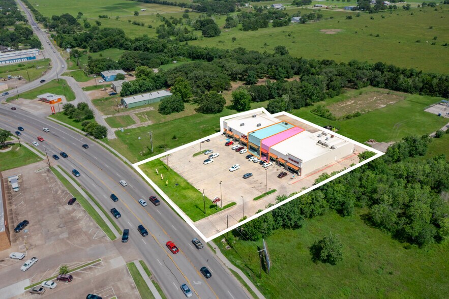 More Photos Of 4020 7th St, Bay City Storefront Retail Office For Lease