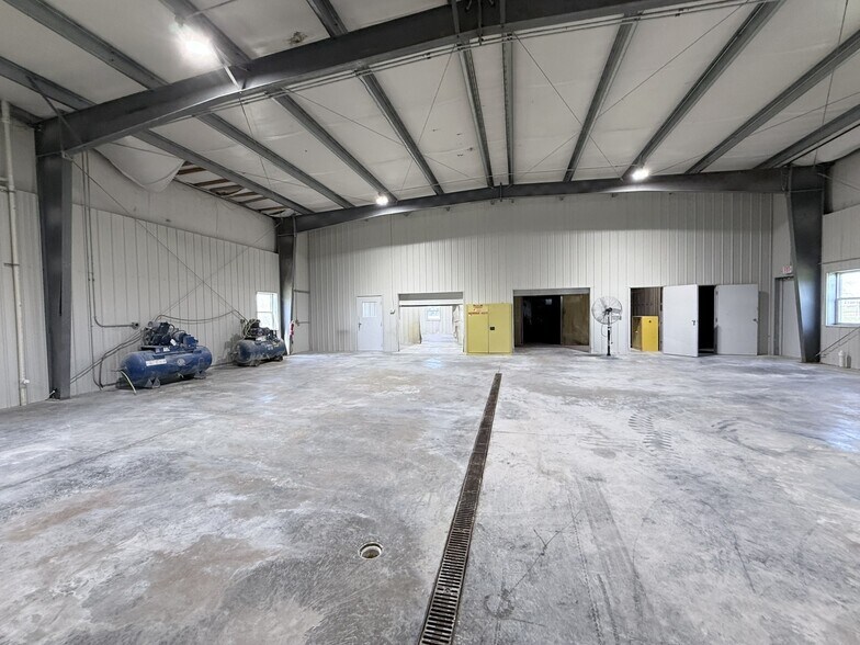 More Photos Of 875 Enterprise Ave, Galesburg Industrial For Sale