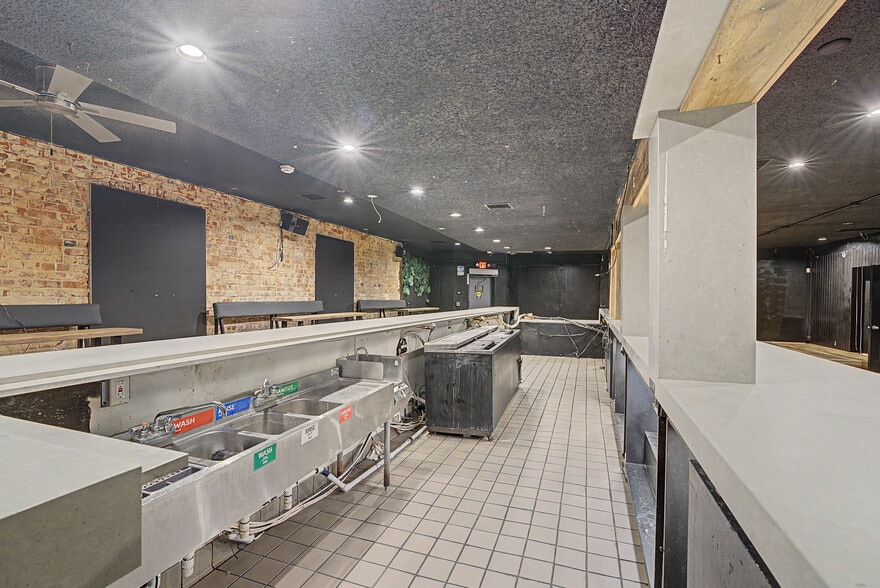 More Photos Of 1253 E 4th St, Long Beach Bar For Sale