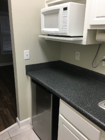 More Photos Of 6501 Creedmoor Rd, Raleigh Office Residential For Lease
