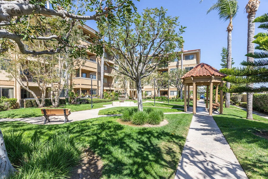 More Photos Of 18700 Florida St, Huntington Beach Apartments For Sale