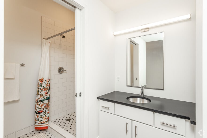 More Photos Of 1729 Grand Ave, Des Moines Apartments For Sale