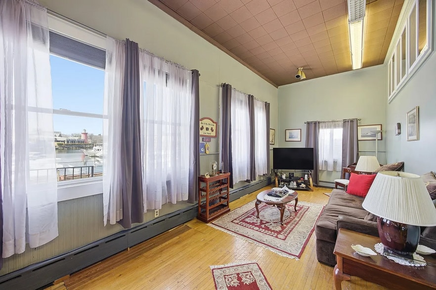 More Photos Of 1 Merit Ct, Brooklyn Marina For Sale