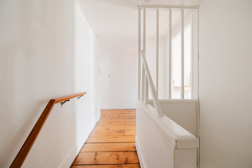 More Photos Of 323 Warren St, Hudson Storefront Retail Residential For Sale