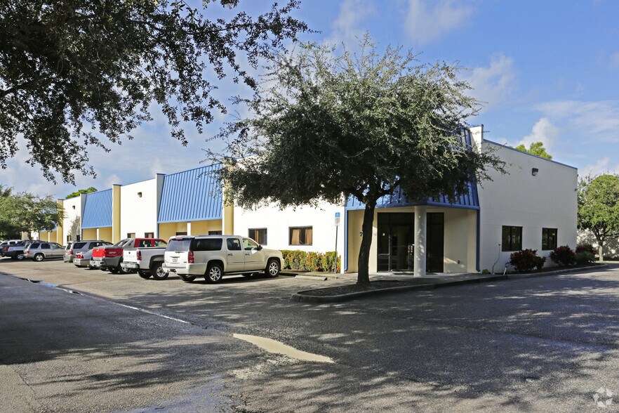 Primary Photo Of 723 Commerce Dr, Venice Manufacturing For Lease