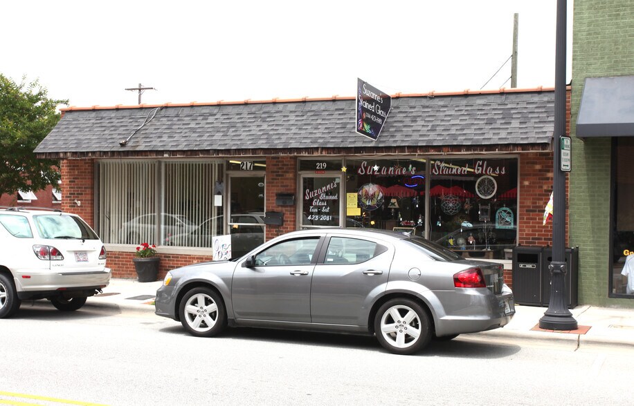 More Photos Of 217-219 N Main St, Kernersville Storefront For Lease