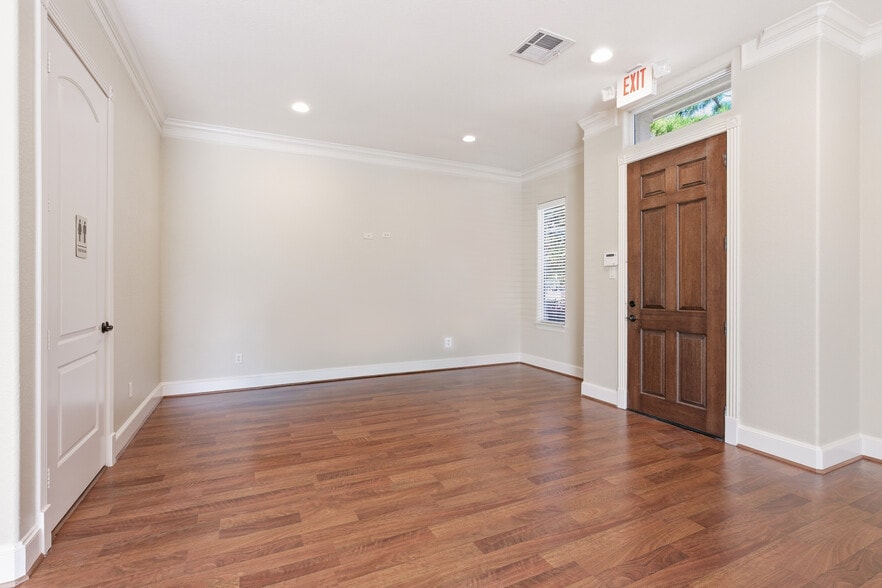 More Photos Of 11623 Spring Cypress Rd, Tomball Office For Sale