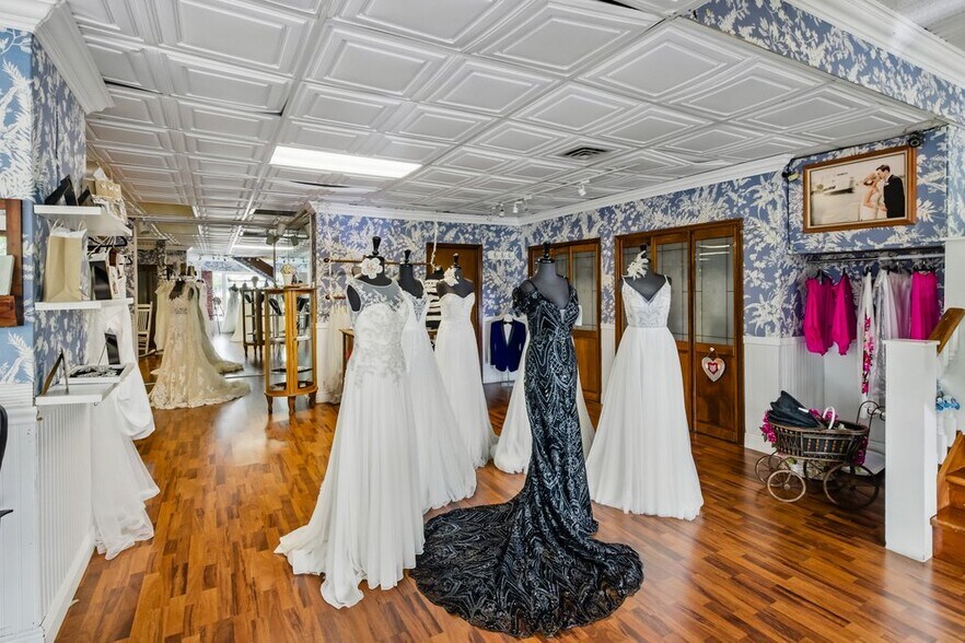 Primary Photo Of 4066 Broward Blvd, Fort Lauderdale Storefront Retail Office For Sale