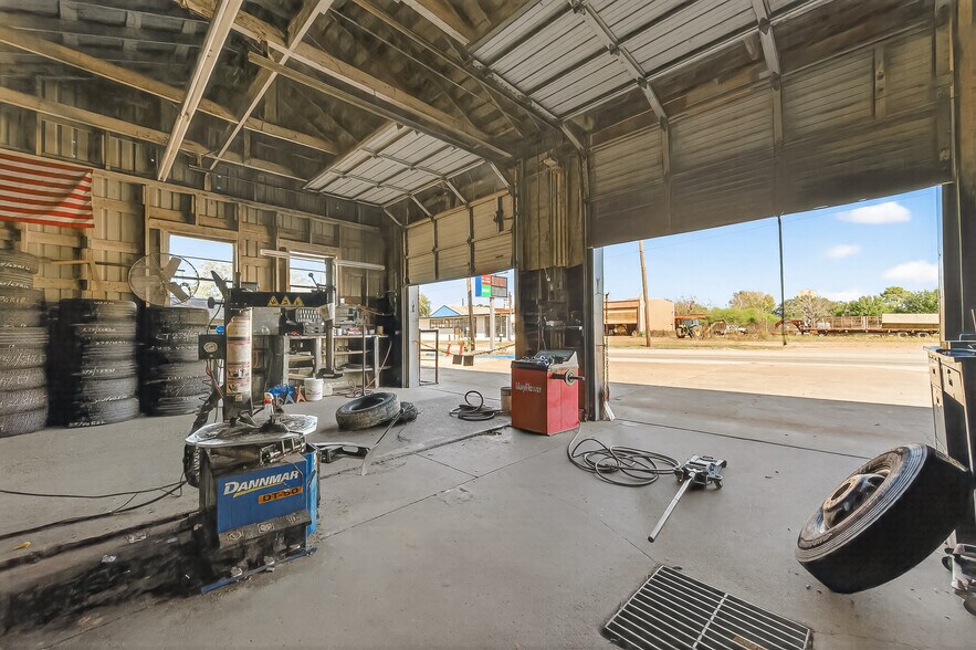 More Photos Of 917 E Main St, Eagle Lake Service Station For Sale