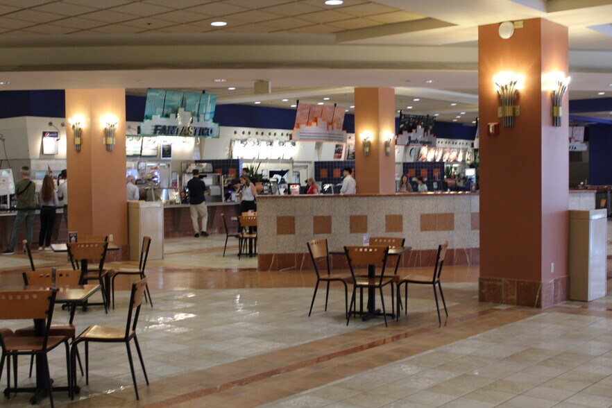 More Photos Of 1500 Main St, Springfield Medical For Lease