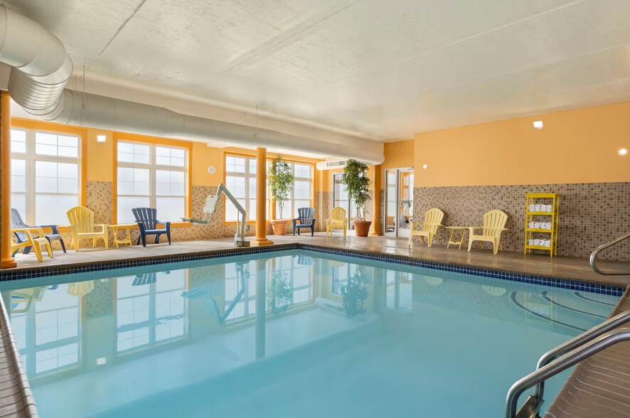More Photos Of 461 Maine Mall Rd, South Portland Hotel For Sale