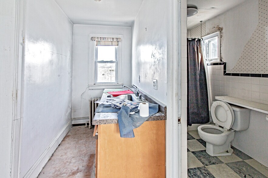 More Photos Of 16 S Maryland Ave, Wilmington General Retail For Sale