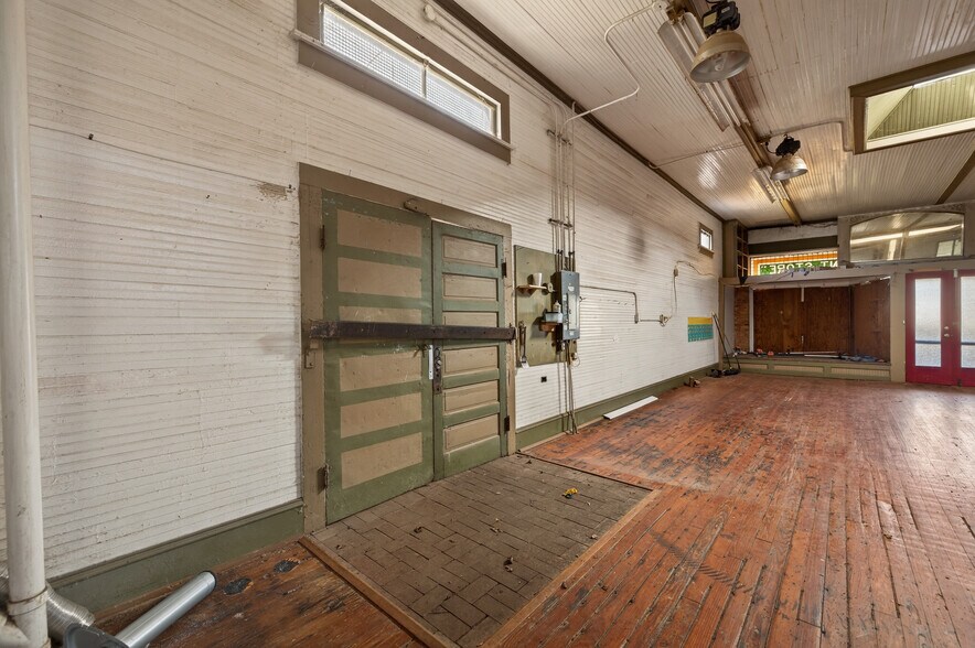 More Photos Of 304 S Cherokee Rd, Social Circle Flex For Sale