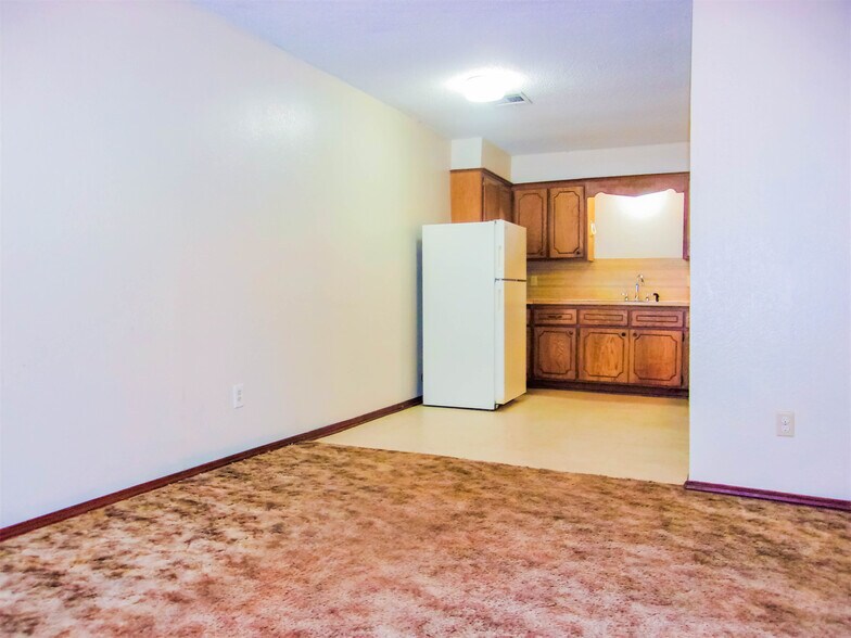 More Photos Of 210 NW North St, Minco Apartments For Sale