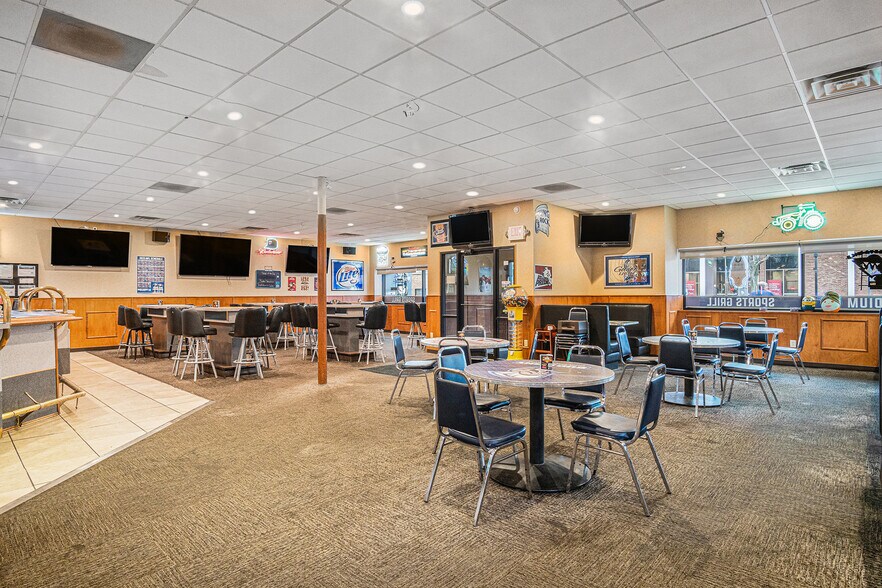 More Photos Of 203 N Egan Ave, Madison General Retail For Sale