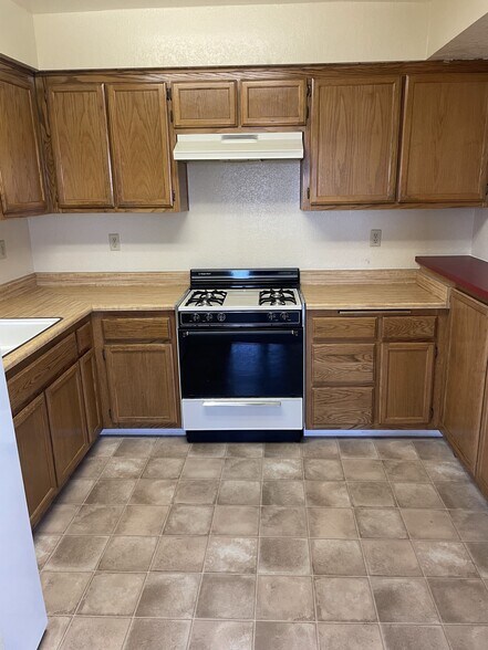 More Photos Of 15260 Anacapa Rd, Victorville Showroom For Lease