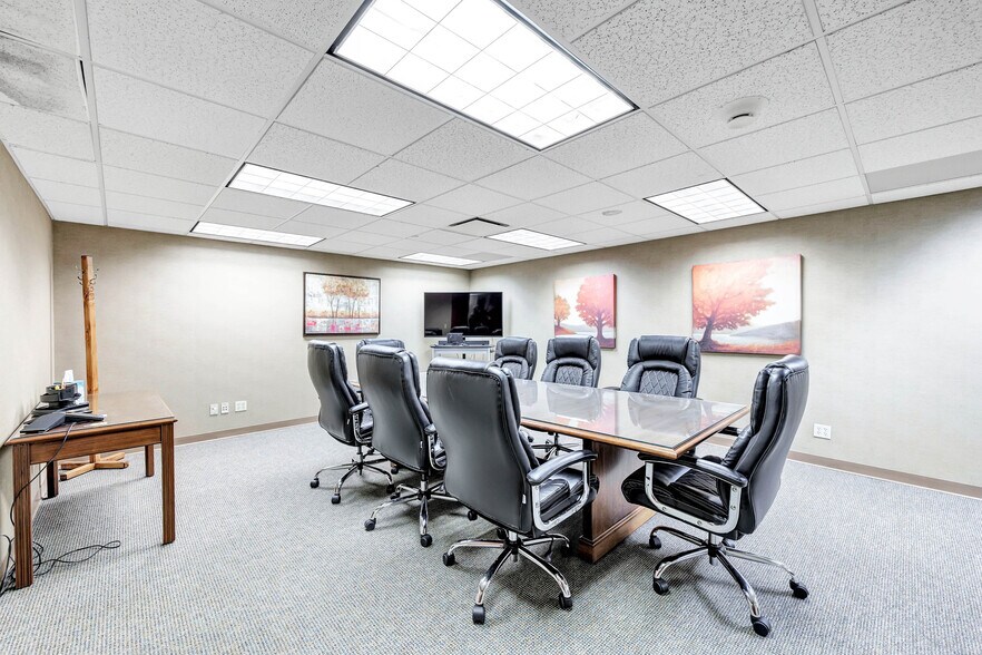 More Photos Of 414 S Jefferson St, Green Bay Office For Sale