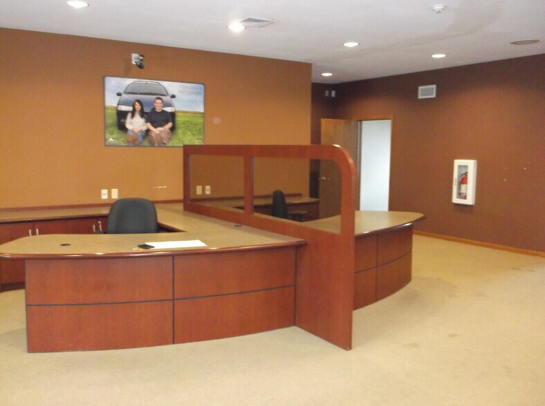 More Photos Of 2450 Witzel Ave, Oshkosh Office For Sale