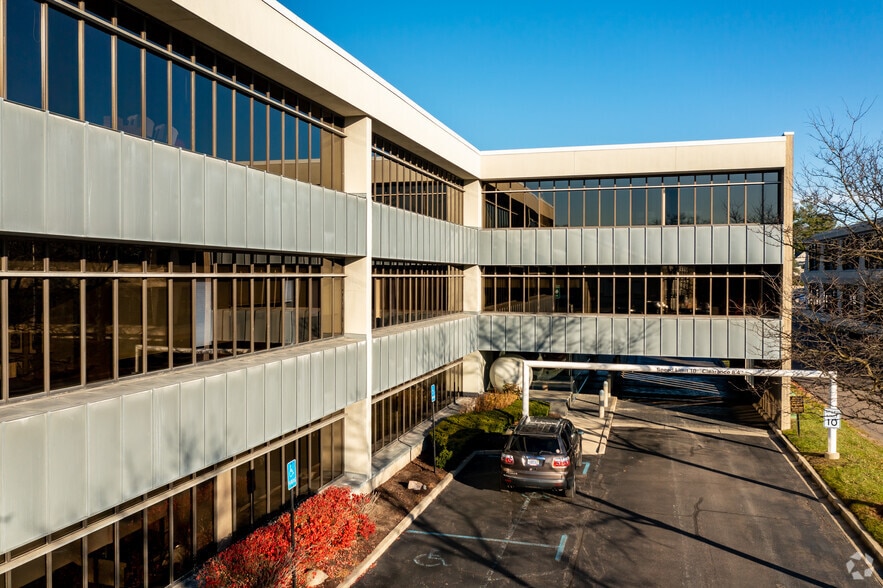 More Photos Of 36800 Woodward Ave, Bloomfield Hills Office For Sale