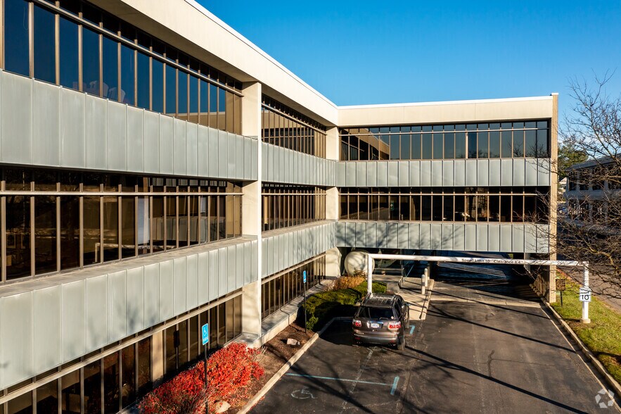 More Photos Of 36800 Woodward Ave, Bloomfield Hills Office For Lease