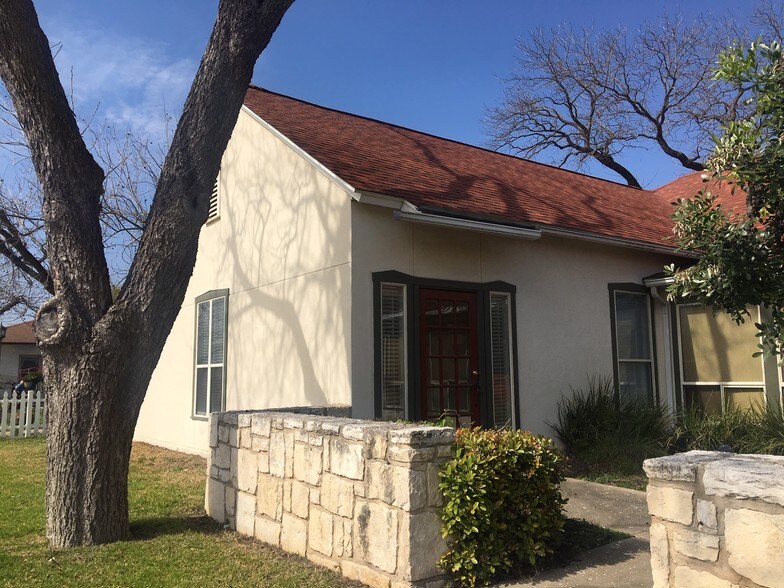 More Photos Of 1313 Lorenzo St, Castroville Medical For Lease