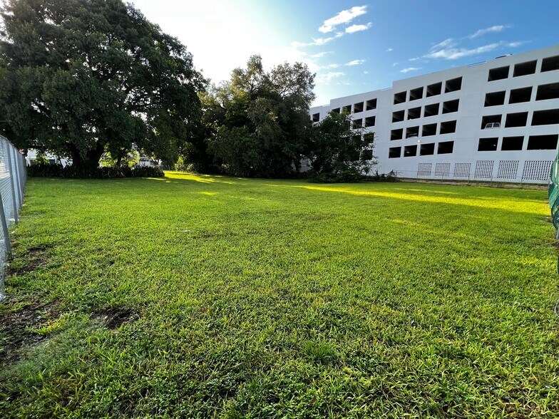 More Photos Of 400-436 NW 5th St, Miami Land For Lease