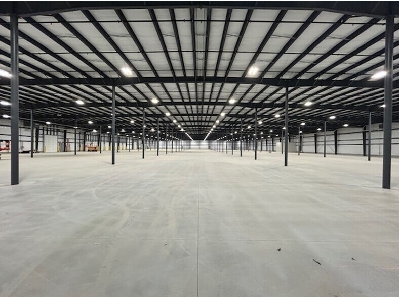 More Photos Of 5400 International Pkwy, Grand Rapids Distribution For Lease
