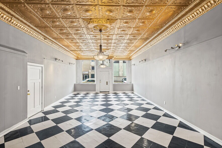 More Photos Of 6 S Division St, Du Quoin General Retail For Sale