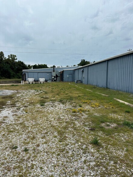 More Photos Of 212 Fair St, Marshall Manufacturing For Sale