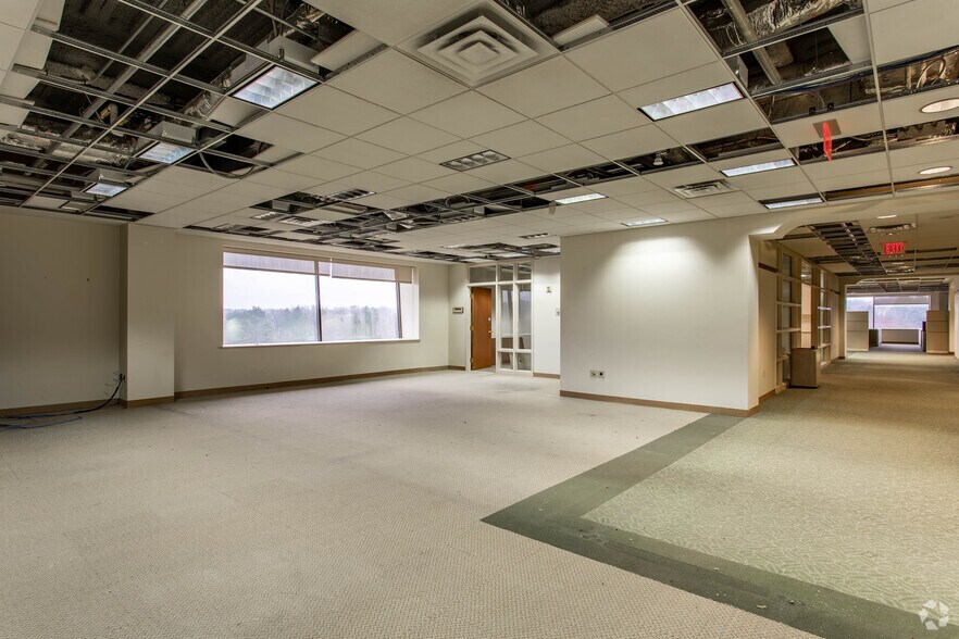 More Photos Of 1500 E Main St, Newark Office For Sale