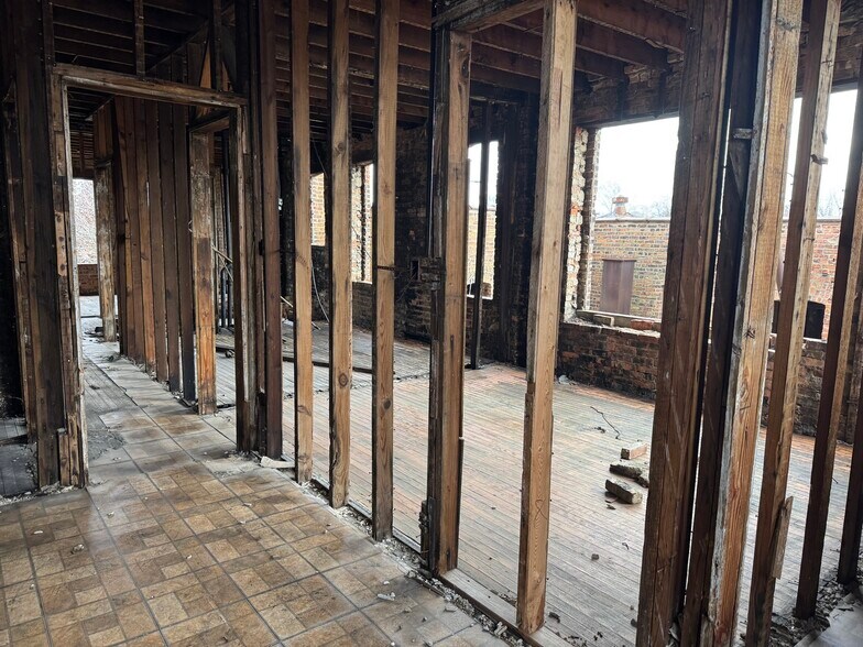 More Photos Of 1758 E 79th St, Chicago General Retail For Sale