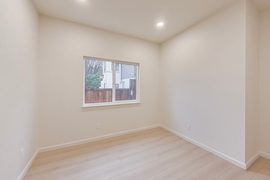 More Photos Of 1362-1364 E 27th St, Oakland Apartments For Sale