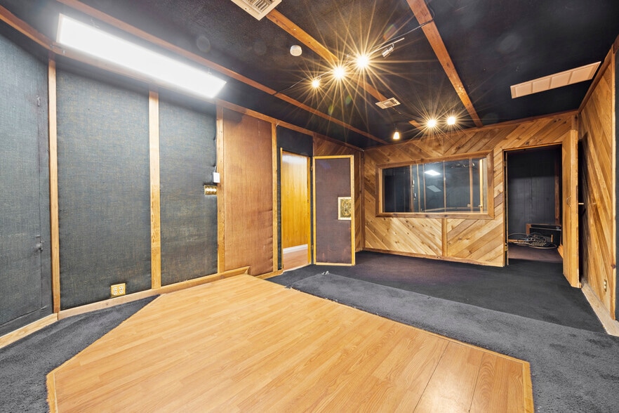 More Photos Of 4309 Crenshaw Blvd, Los Angeles Mixed Retail For Lease