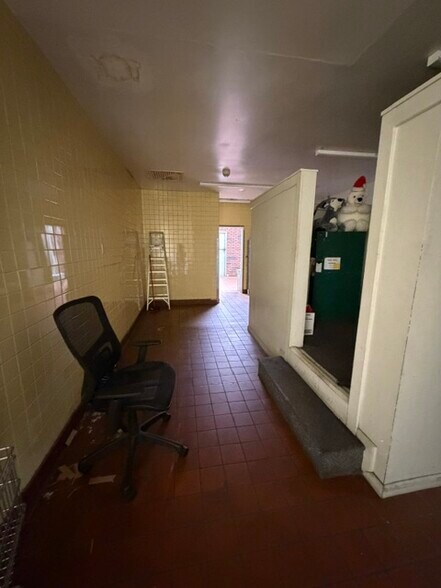 More Photos Of 2820 Ramsey St, Fayetteville Freestanding For Sale