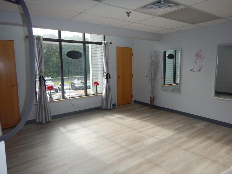 More Photos Of 254 N Broadway, Salem Storefront Retail Office For Sale