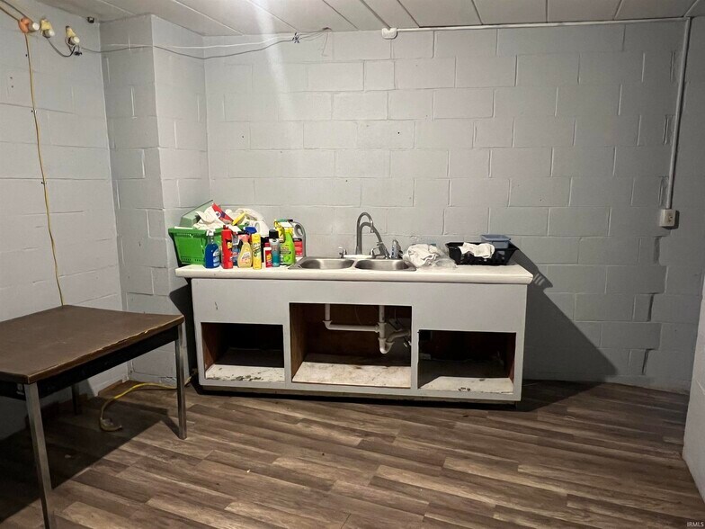 More Photos Of 1435 S Armstrong St, Kokomo Specialty For Sale