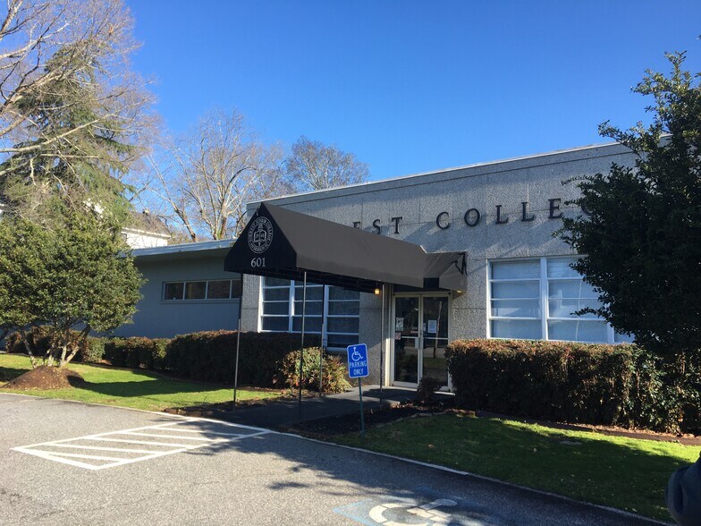 More Photos Of 601 E River St, Anderson Office For Lease