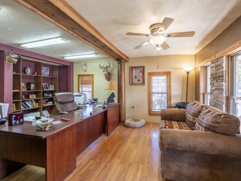 More Photos Of 1201 S Park Ave, Herrin Office For Sale
