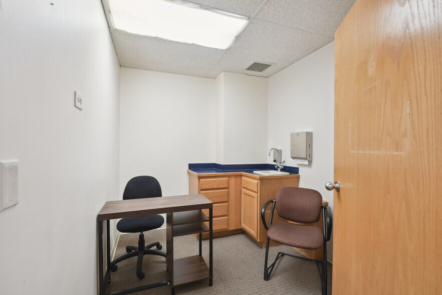 More Photos Of 1421 S Potomac St, Aurora Medical For Lease