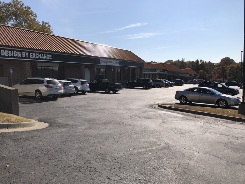 More Photos Of 6289 N Oak Tfwy, Gladstone Unknown For Lease