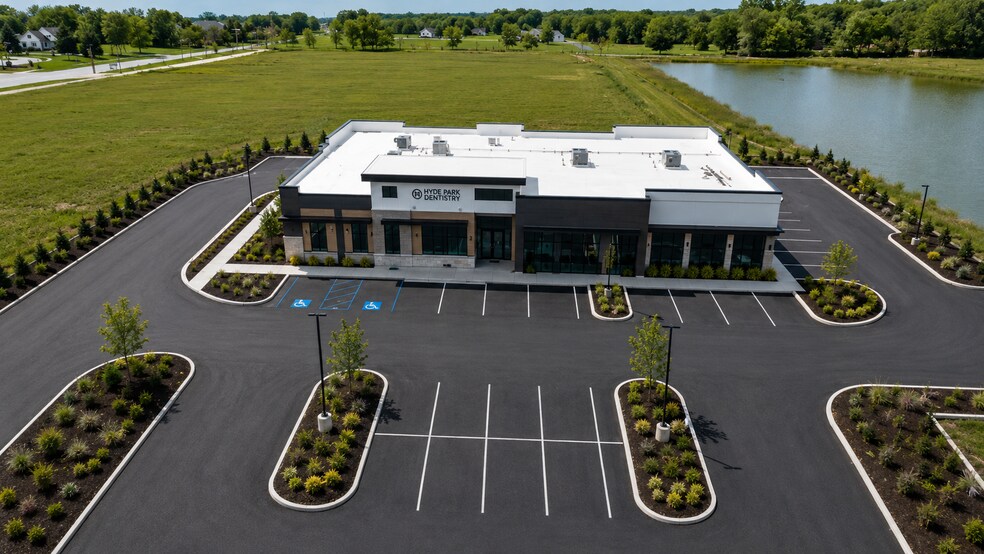 More Photos Of 13675 Brooks School Rd, Noblesville General Retail For Lease