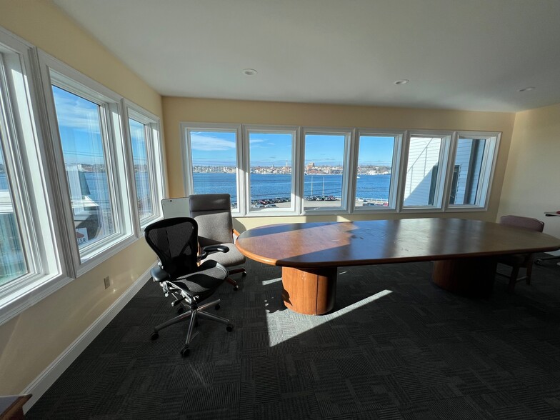 More Photos Of 402-404 Thames St, Groton Office For Lease