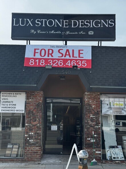 More Photos Of 22540 Ventura Blvd, Woodland Hills Storefront For Sale